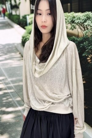 38924 LIGHTWEIGHT HOODED LONG-SLEEVE TOP