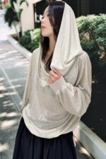 38924 LIGHTWEIGHT HOODED LONG-SLEEVE TOP