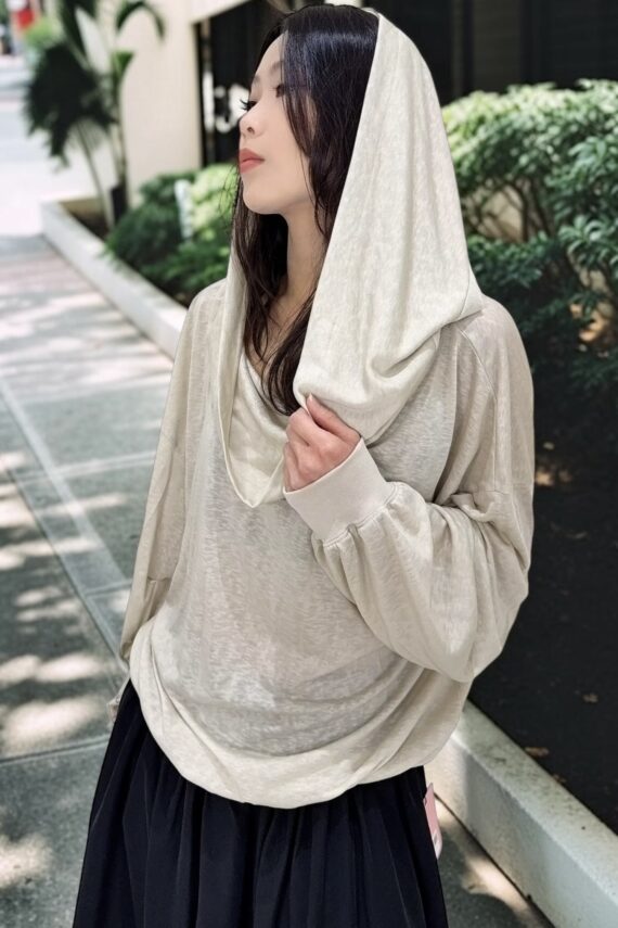 38924 LIGHTWEIGHT HOODED LONG-SLEEVE TOP