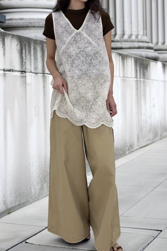 39122 LACE V-NECK TOP