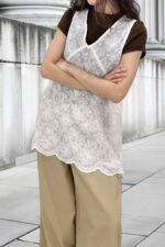39122 LACE V-NECK TOP
