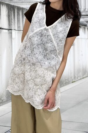39122 LACE V-NECK TOP