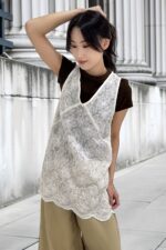 39122 LACE V-NECK TOP