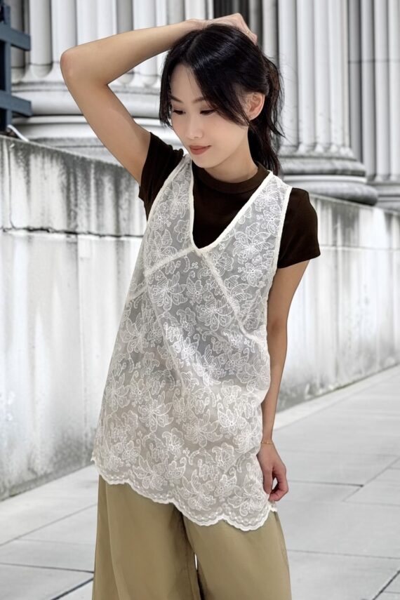 39122 LACE V-NECK TOP