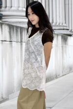 39122 LACE V-NECK TOP