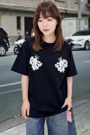 39190 FLORAL EMBROIDERY TEE