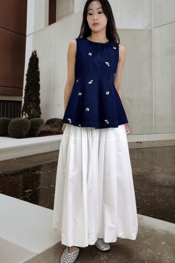 39239 FLORAL EMBROIDERED DENIM TOP