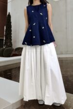 39239 FLORAL EMBROIDERED DENIM TOP