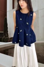 39239 FLORAL EMBROIDERED DENIM TOP
