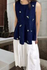 39239 FLORAL EMBROIDERED DENIM TOP