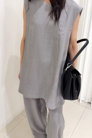 39043 LONGLINE SLEEVELESS TOP