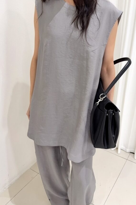 39043 LONGLINE SLEEVELESS TOP