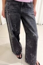38806 PRINTED STAIGHT-LEG JEANS