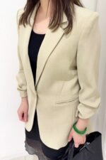 39231 FITTED SHORT-SLEEVE BLAZER
