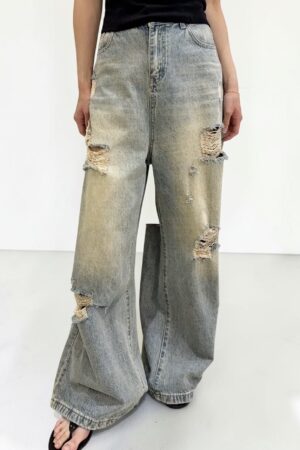 38808  STAIGHT-LEG RIPPED JEANS