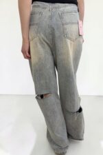 38808  STAIGHT-LEG RIPPED JEANS