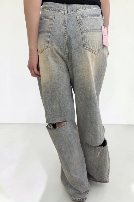 38808  STAIGHT-LEG RIPPED JEANS