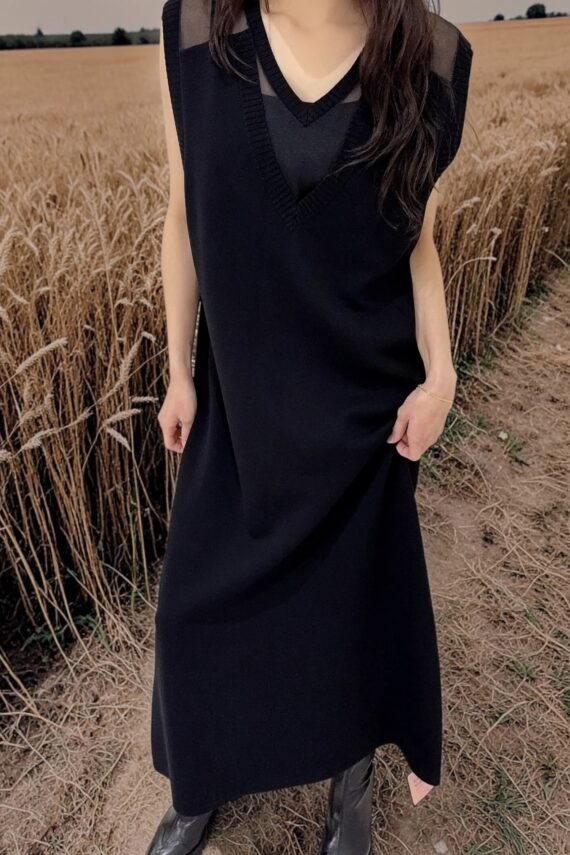 39089 SLEEVELESS V-NECK KNIT DRESS