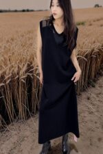 39089 SLEEVELESS V-NECK KNIT DRESS