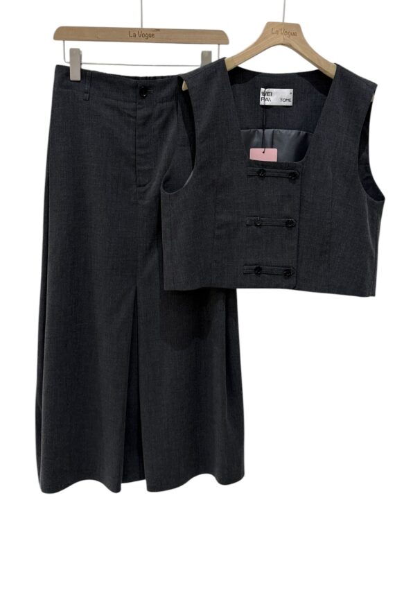 39273 TAILORED BUTTON VEST TOP