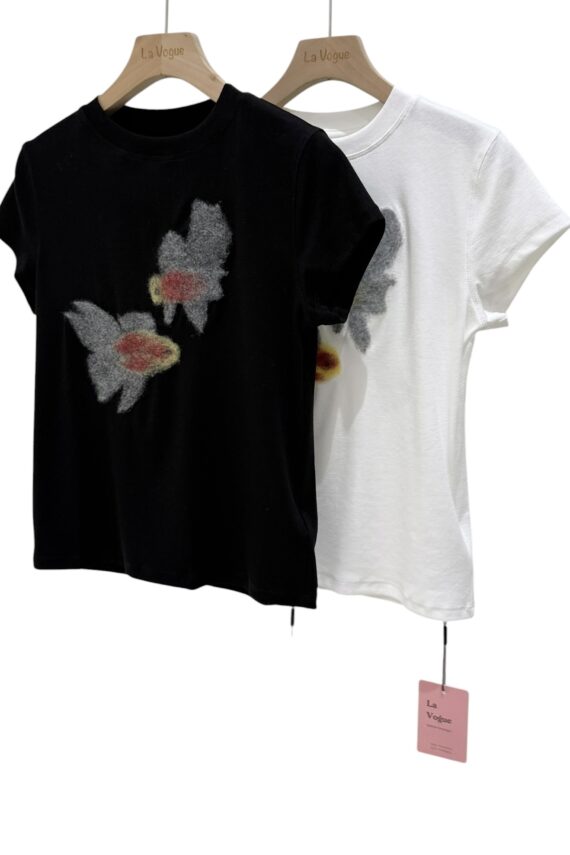 39266 GRAPHIC FITTED TEE
