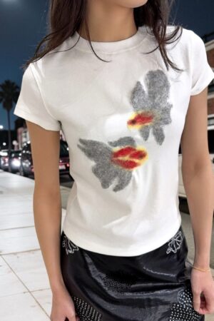 39266 GRAPHIC FITTED TEE