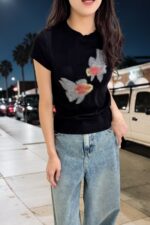 39266 GRAPHIC FITTED TEE