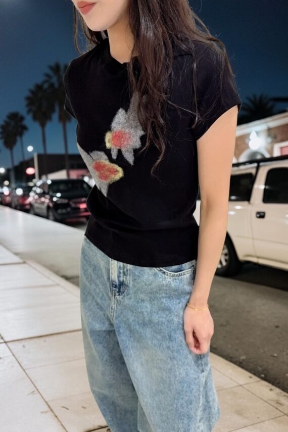 39266 GRAPHIC FITTED TEE