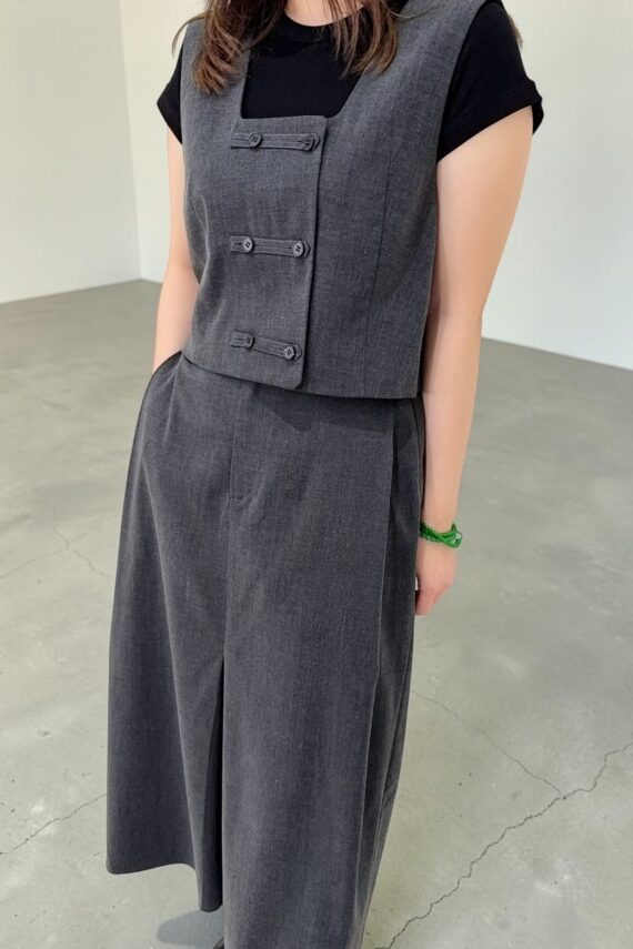 39273 TAILORED BUTTON VEST TOP