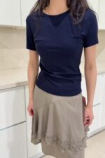39223 MINIMALIST FITTED TEE