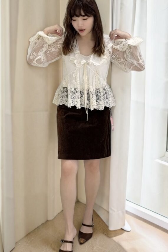 39268 LACE EMBROIDERED LONG-SLEEVE BLOUSE