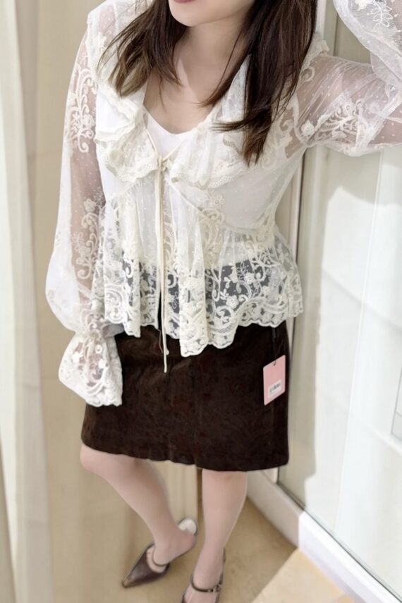 39268 LACE EMBROIDERED LONG-SLEEVE BLOUSE