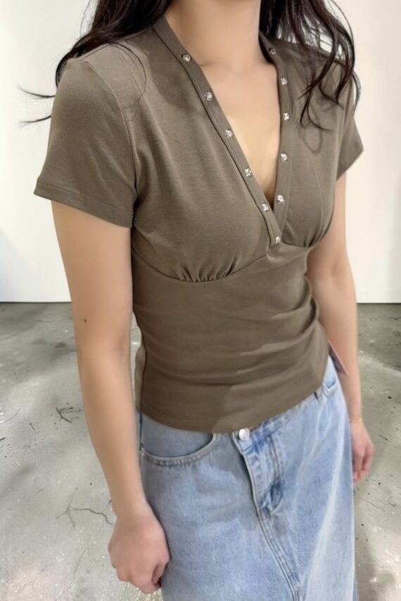 39141 FITTED V-NECK TOP