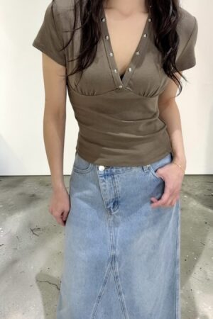 39141 FITTED V-NECK TOP