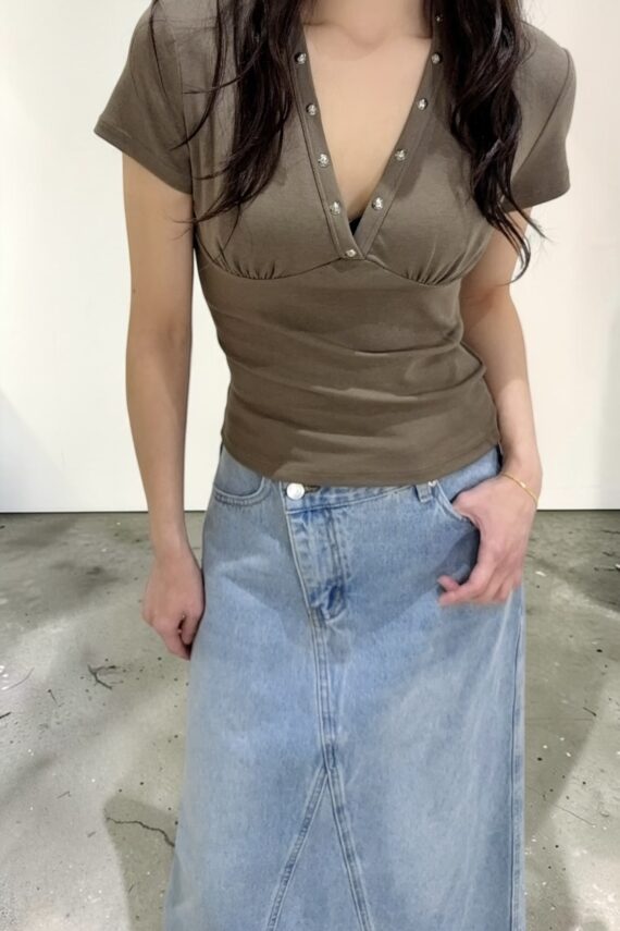 39141 FITTED V-NECK TOP