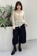 39271 ELASTIC-WAIST CROPPED CURVED-LEG PANTS