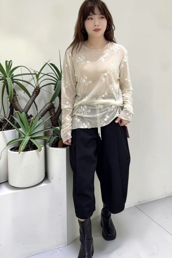 39271 ELASTIC-WAIST CROPPED CURVED-LEG PANTS