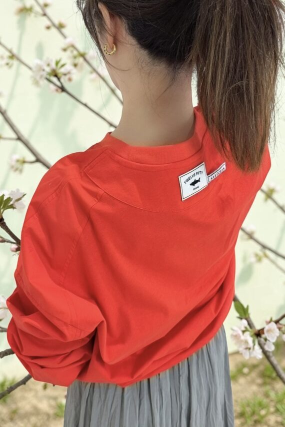 39300 GRAPHIC PRINTED LONG-SLEEVE TOP