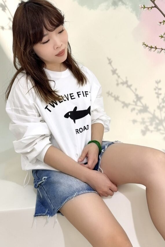 39300 GRAPHIC PRINTED LONG-SLEEVE TOP
